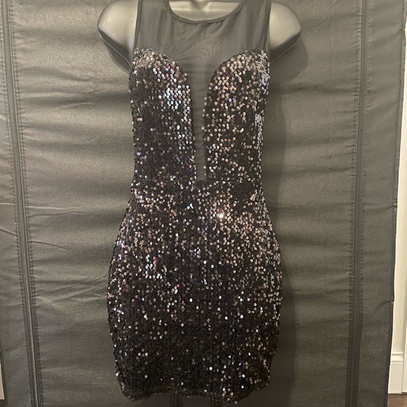 Fitted sequin dress - Picture 1 of 2